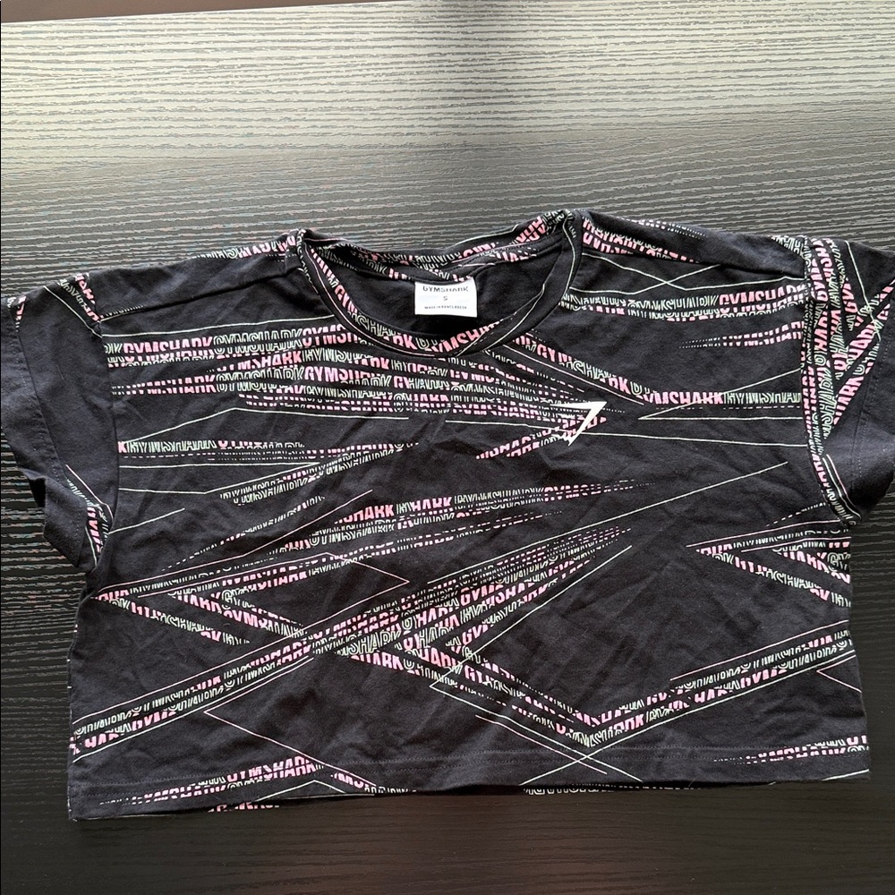 Gymshark Black and Pink Cropped Graphic Tee
